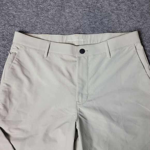 Banana Republic Cream Chinos with Flat Front Design - Picture 4 of 15